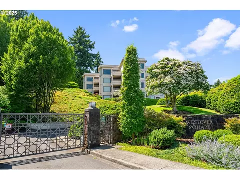 766 NW Westover Sq, Portland, OR 97210