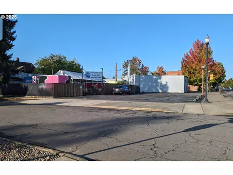 914 E 1st St, Newberg, OR 97132