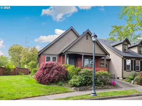 703 NE 70th Ave, Hillsboro, OR 97124