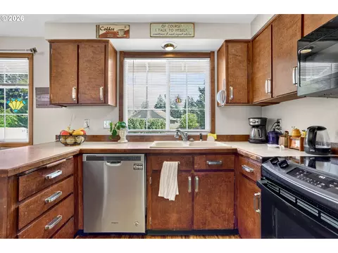 Kitchen - 1600 NW Angeline Ave, Gresham, OR 97030 photo 2 of 3