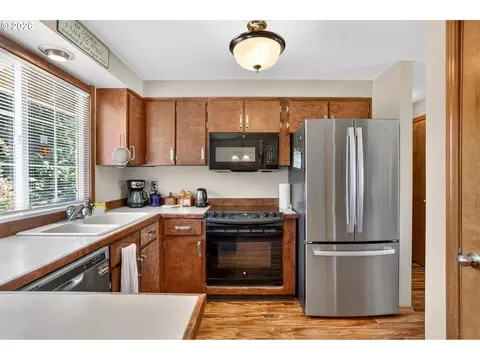 Kitchen - 1600 NW Angeline Ave, Gresham, OR 97030 photo 1 of 3