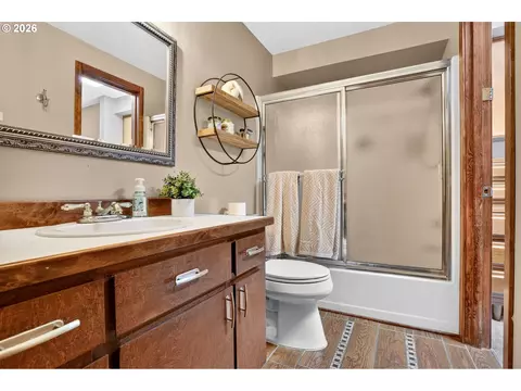 Bath - 1600 NW Angeline Ave, Gresham, OR 97030 photo 1 of 1