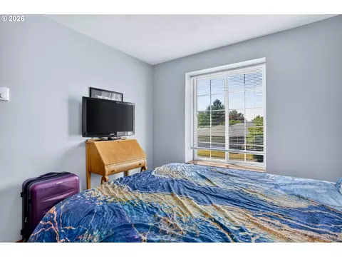 Bedroom - 1600 NW Angeline Ave, Gresham, OR 97030 photo 3 of 5