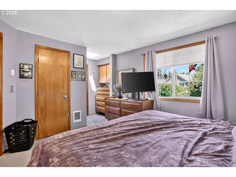 Bedroom - 1600 NW Angeline Ave, Gresham, OR 97030 photo 2 of 5