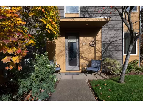 26 Mosier Creek Pl #26, Mosier, OR 97040