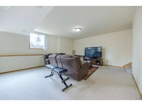 Living - 3362 Bentley Ave, Eugene, OR 97405 photo 5 of 6