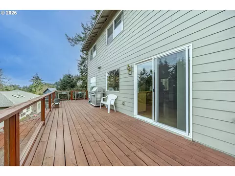 Exterior - 3362 Bentley Ave, Eugene, OR 97405 photo 3 of 9