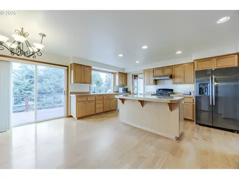 Kitchen - 3362 Bentley Ave, Eugene, OR 97405 photo 2 of 5