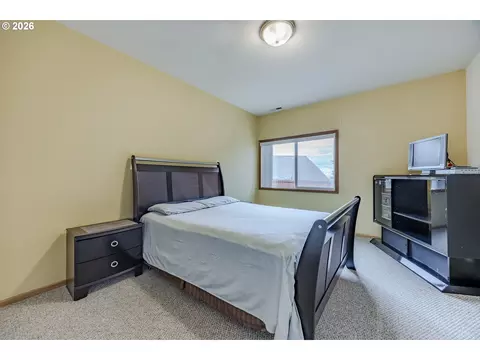 Bedroom - 3362 Bentley Ave, Eugene, OR 97405 photo 8 of 8