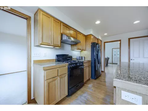 Kitchen - 3362 Bentley Ave, Eugene, OR 97405 photo 5 of 5