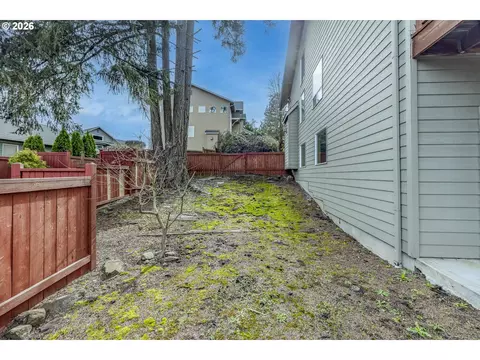 Exterior - 3362 Bentley Ave, Eugene, OR 97405 photo 7 of 9