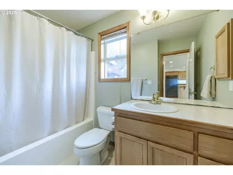 Bath - 3362 Bentley Ave, Eugene, OR 97405 photo 1 of 6