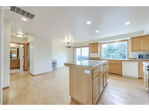Kitchen - 3362 Bentley Ave, Eugene, OR 97405 photo 3 of 5