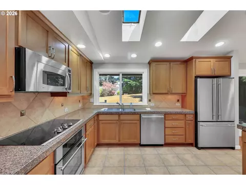 Kitchen - 1995 SW 27th Dr, Gresham, OR 97080 photo 1 of 1