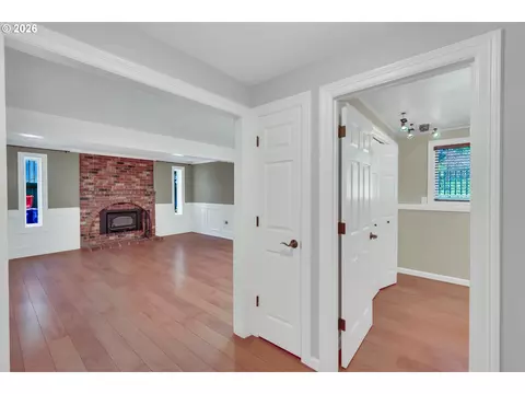 Entry Way - 1995 SW 27th Dr, Gresham, OR 97080 photo 2 of 2