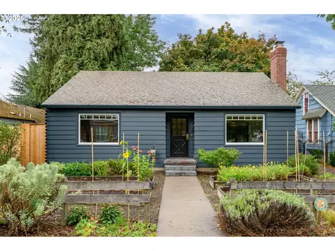 1020 NE 5th St, Mcminnville, OR 97128