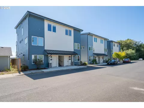 920 SW 48th St, Lincoln City, OR 97367