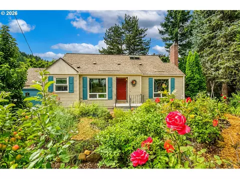 8906 NE Beech St, Portland, OR 97220