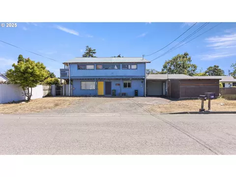 1275 Fenwick St, Coos Bay, OR 97420