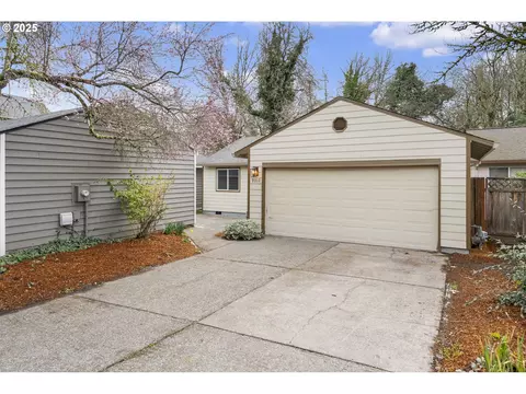 9310 SW Brooks Bend Pl, Portland, OR 97223
