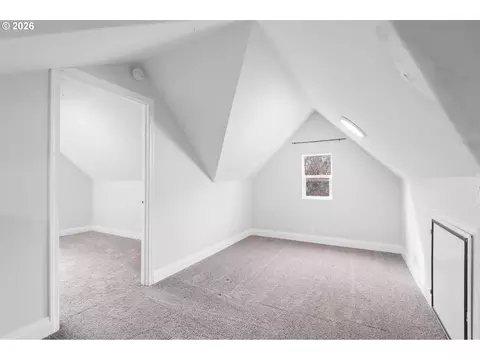 Bedroom - 1504 8th Ave, Longview, WA 98632 photo 4 of 6