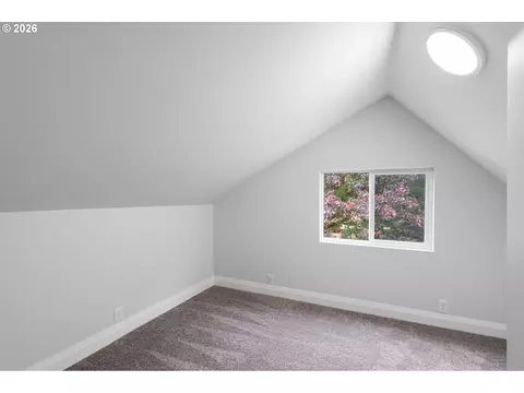 Bedroom - 1504 8th Ave, Longview, WA 98632 photo 3 of 6