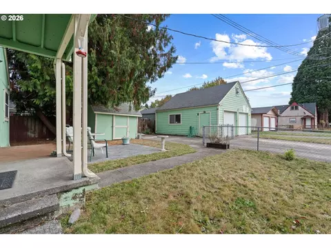 Exterior - 1504 8th Ave, Longview, WA 98632 photo 2 of 5