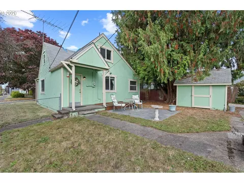Exterior - 1504 8th Ave, Longview, WA 98632 photo 3 of 5