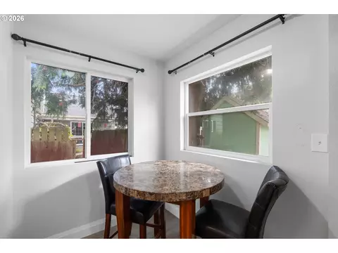 Dining - 1504 8th Ave, Longview, WA 98632 photo 1 of 1