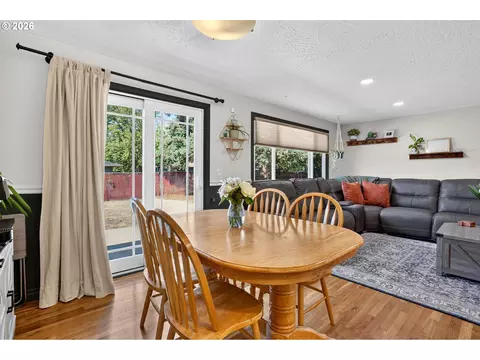 Dining - 705 NE 18th Ct, Gresham, OR 97030 photo 1 of 2