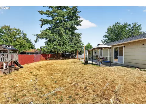 Exterior - 705 NE 18th Ct, Gresham, OR 97030 photo 5 of 8