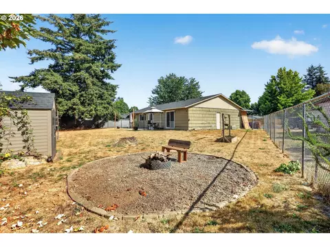 Exterior - 705 NE 18th Ct, Gresham, OR 97030 photo 6 of 8