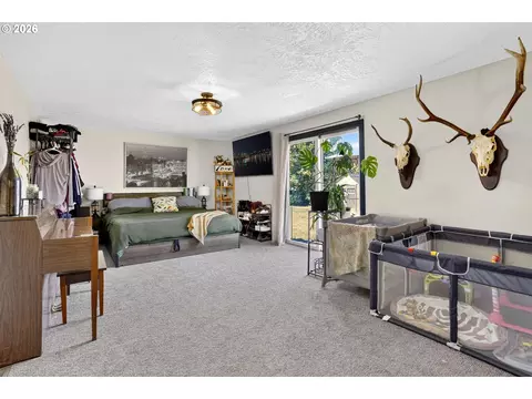 Bedroom - 705 NE 18th Ct, Gresham, OR 97030 photo 1 of 6
