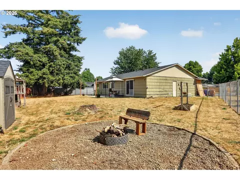 Exterior - 705 NE 18th Ct, Gresham, OR 97030 photo 7 of 8