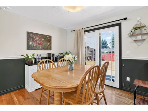 Dining - 705 NE 18th Ct, Gresham, OR 97030 photo 2 of 2