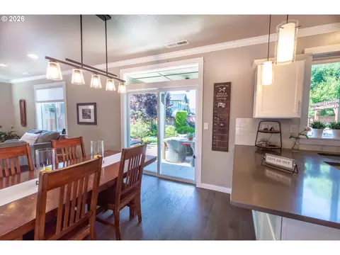 Dining - 993 Tyson Ln, Eugene, OR 97404 photo 3 of 3