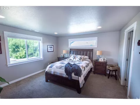 Bedroom - 993 Tyson Ln, Eugene, OR 97404 photo 1 of 4