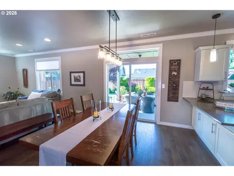 Dining - 993 Tyson Ln, Eugene, OR 97404 photo 2 of 3