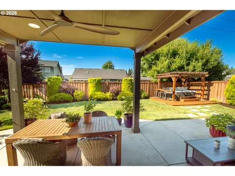 Exterior - 993 Tyson Ln, Eugene, OR 97404 photo 3 of 6