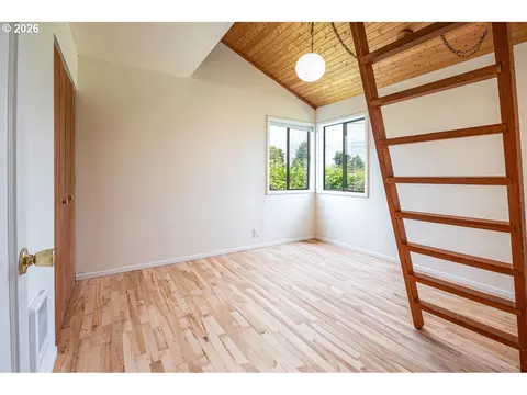 1404 Centennial Blvd, Springfield, OR 97477 photo 8