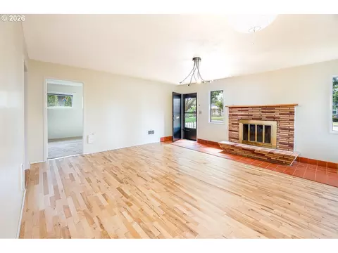 1404 Centennial Blvd, Springfield, OR 97477 photo 4