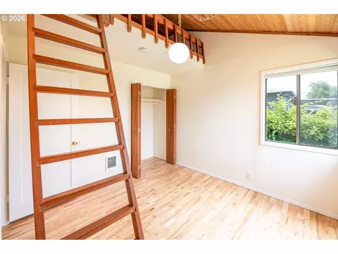 1404 Centennial Blvd, Springfield, OR 97477 photo 10