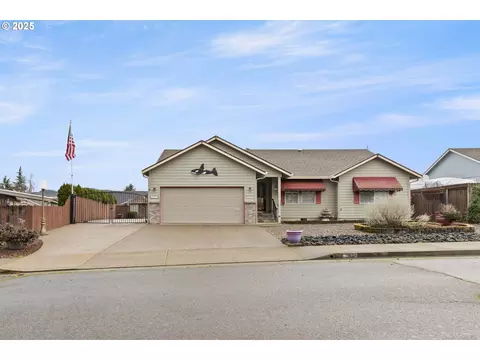 300 Ridgeway St, Sutherlin, OR 97479