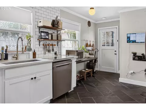 Kitchen - 601 NW 4th St, Pendleton, OR 97801 photo 3 of 3