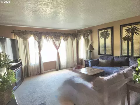 Living - 5321 SE Welch Rd, Gresham, OR 97080 photo 2 of 2