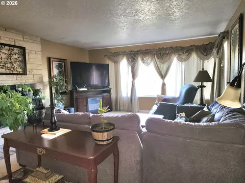 Living - 5321 SE Welch Rd, Gresham, OR 97080 photo 1 of 2