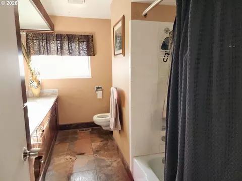 Bath - 5321 SE Welch Rd, Gresham, OR 97080 photo 1 of 4