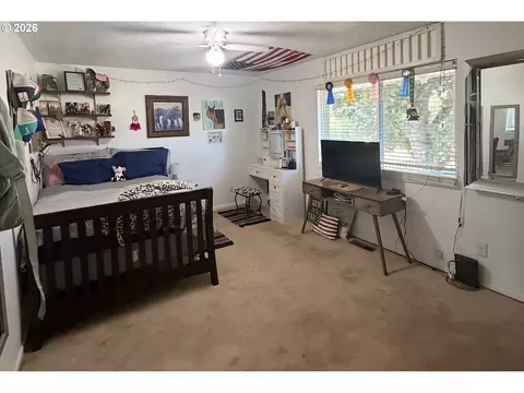 Bedroom - 5321 SE Welch Rd, Gresham, OR 97080 photo 4 of 4