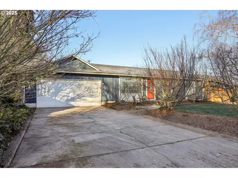 385 Fir St, Mount Angel, OR 97362