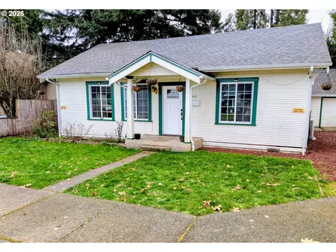 1327 Ash Ave, Cottage Grove, OR 97424